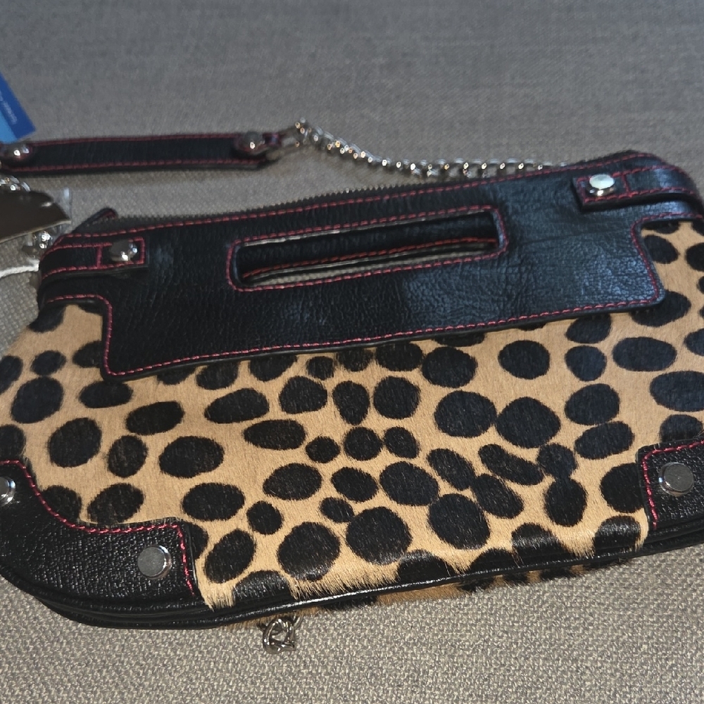 Easy Spirit Animal Print Clutch with Black Accents - Picture 3 of 9